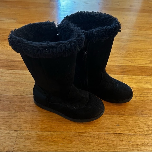 CAT & JACK Kids Black Fuzzy Boots - Picture 5 of 10